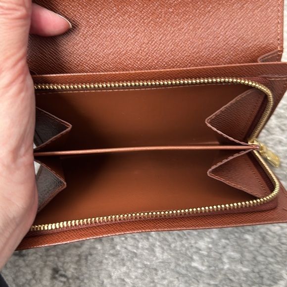 Authentic Louis Vuitton Tresor wallet - Picture 5 of 11